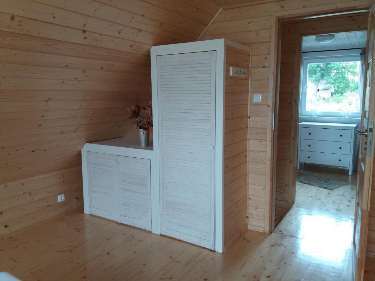 Szary Domek Nad Jeziorem Kolczewo Esterno foto