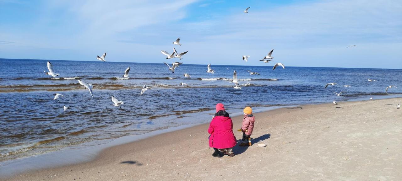 Szary Domek Nad Jeziorem Kolczewo Esterno foto