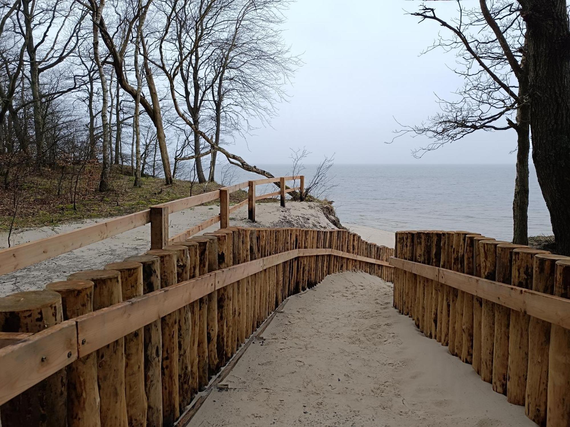 Szary Domek Nad Jeziorem Kolczewo Esterno foto